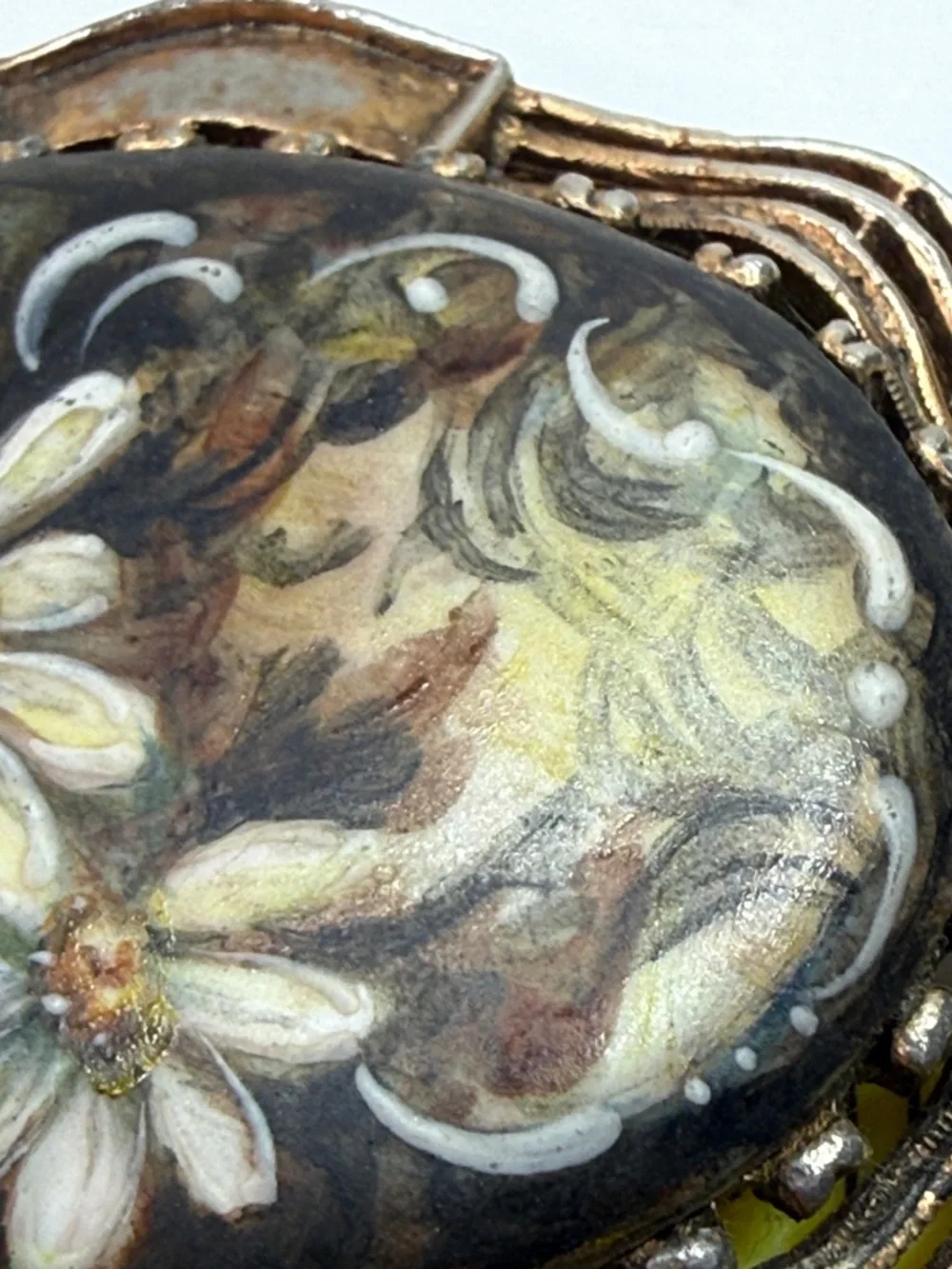 N/A oval brooch
